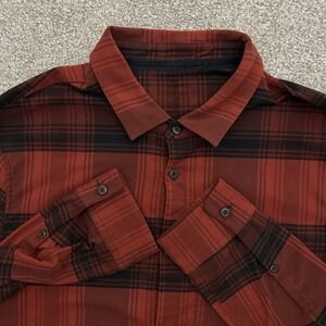 Lululemon Men's Size Medium Long Sleeve Button Front Masons Peak Flannel Shirt‎